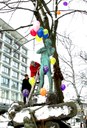 Ole Bulls statue, på Ole Bulls plass i Bergen, ble dekorert med ballonger. Fyrverkeri for Bull