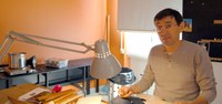 Frédéric Chaudiére har fått den spennende oppgaven med å sette sammen de påbegynte fiolindelene til én. Han håper de passer sammen. Lagets femte mann