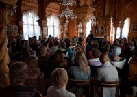Totalt 1790 elever deltok på skolekonserter om Ole Bull på Lysøen. Her fra Hop ungdomsskoles besøk. (foto: Jan Hasselberg) Mange på Lysøen