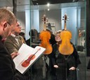 Nesten 5000 besøkende var innom Permanenten og utstillingen "Ole Bull og mesterinstrumentene", i perioden 26. mai - 9. juni. (foto: Dag Fosse) Fiolinsuksess