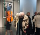 Det var mange som tok turen til åpningen av "Ole Bull og mesterinstrumentene" i Permanenten tirsdag 25. mai. (foto: Dag Fosse) Mesterutstillingen åpnet
